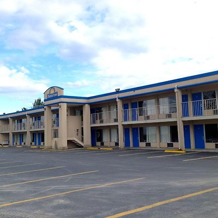Days Inn By Wyndham Staunton Exteriér fotografie