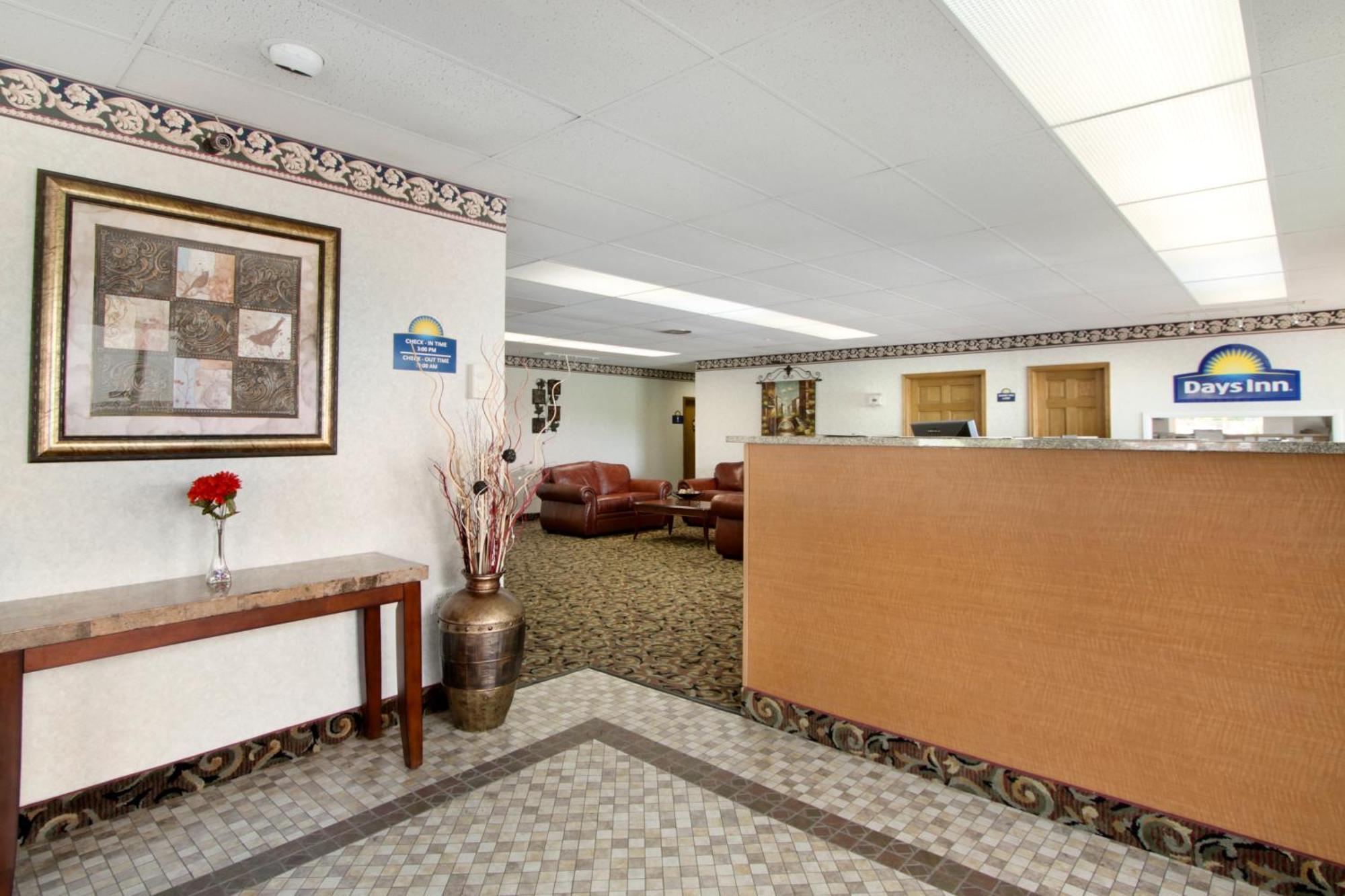 Days Inn By Wyndham Staunton Exteriér fotografie
