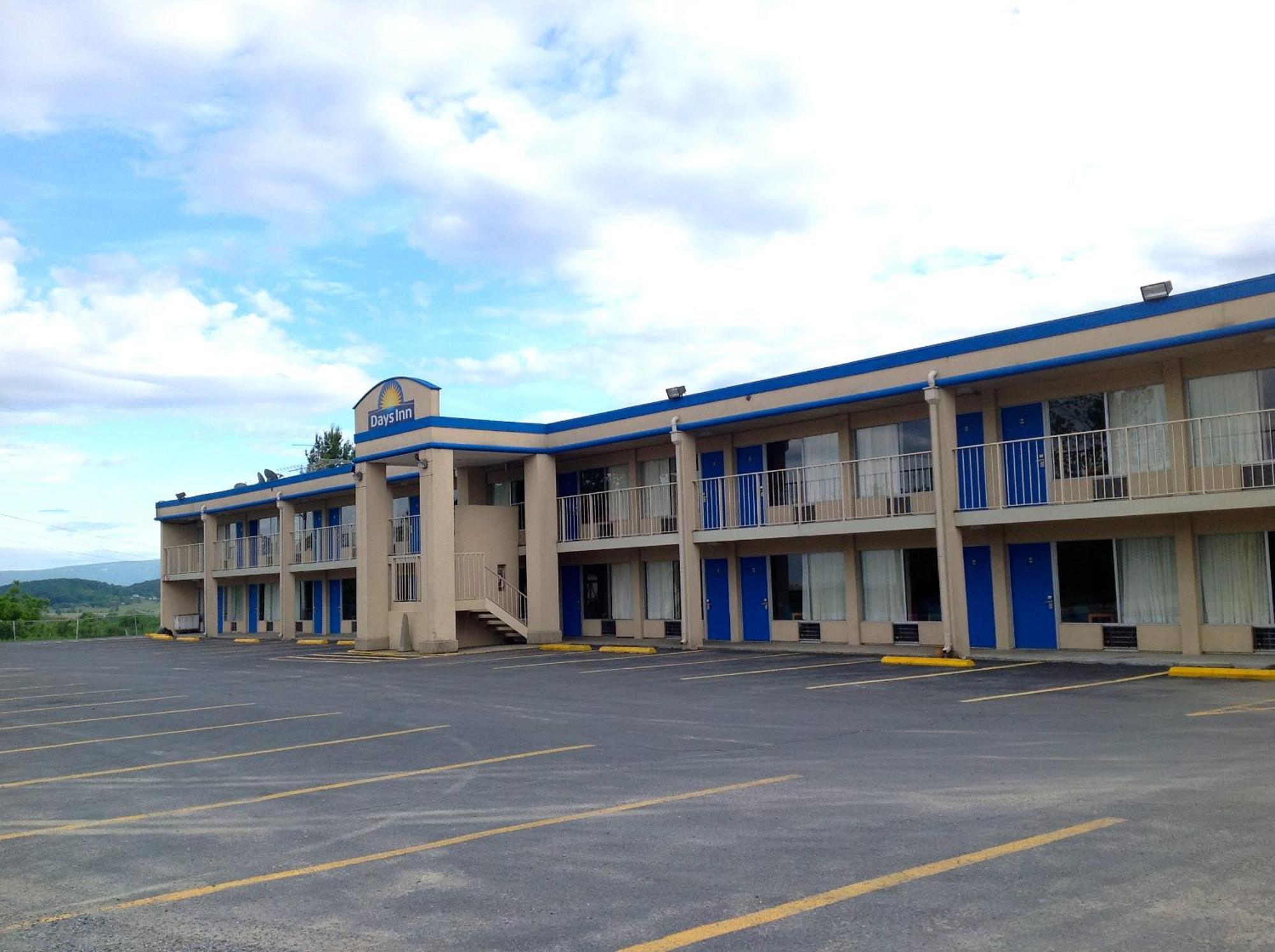 Days Inn By Wyndham Staunton Exteriér fotografie
